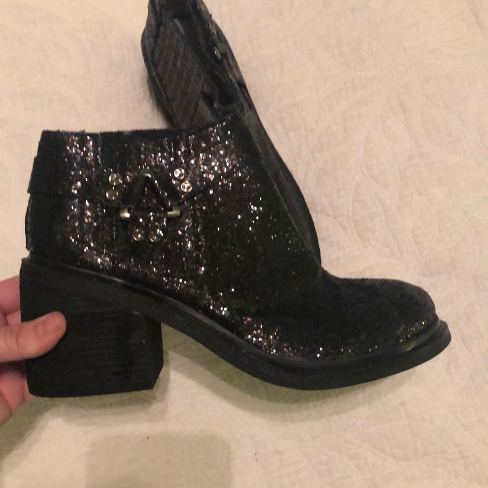 RETRO GLAM Black boots😍 NEVER WORN